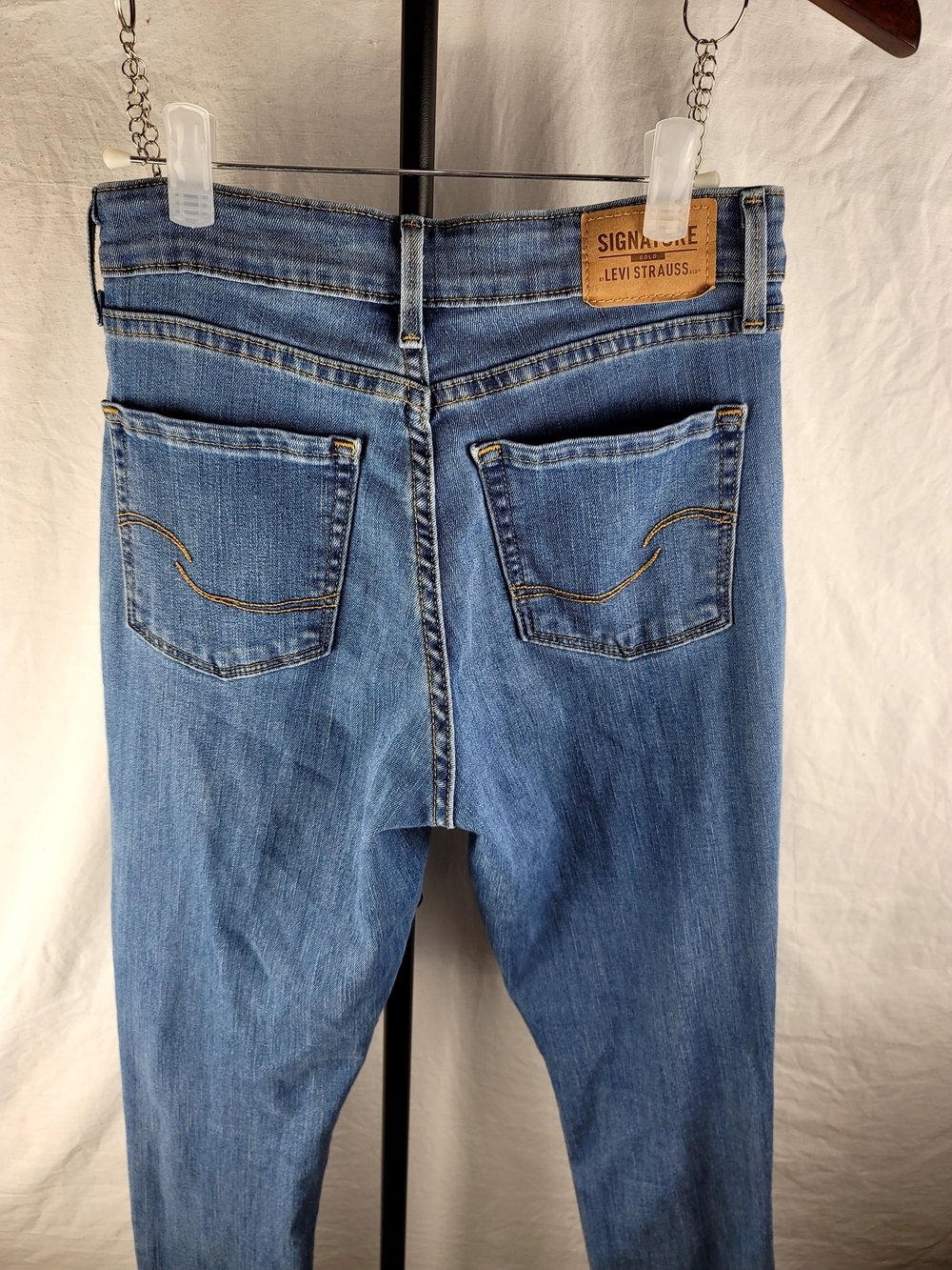 Signature by Levi Strauss Gold Mid-Rise Skinny Jeans Women Size 2M W26 L30 Blue - Picture 9 of 11